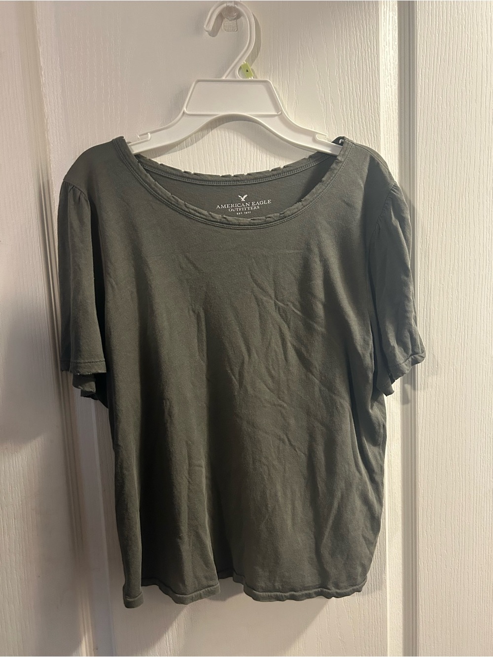 American Eagle Outfitters Olive Scoop Neck Short Sleeve Tee